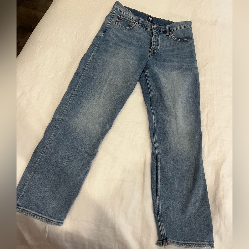 Gap brand high rise cheeky/ straight jean. Size 4/27.